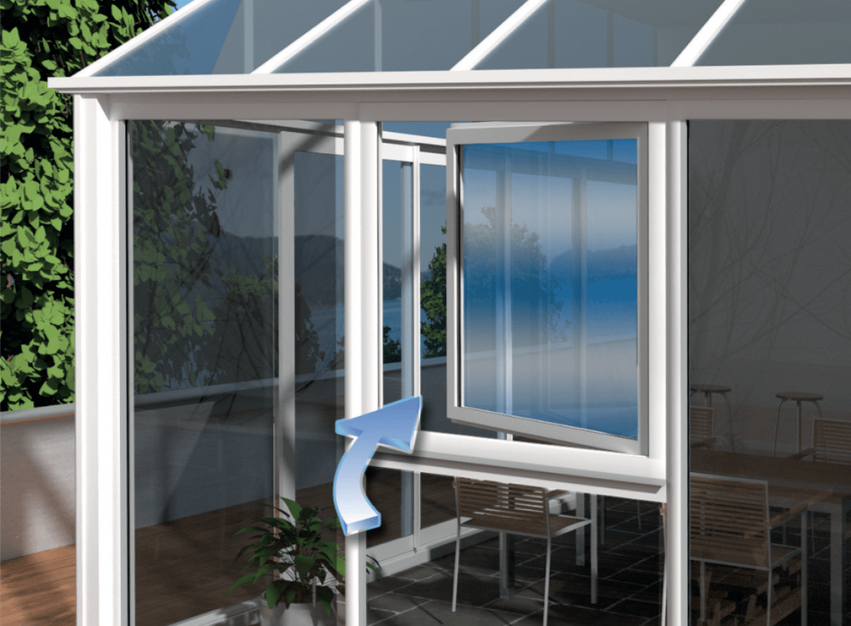 Aluminiumskarm med sidehengslet åpningsramme.